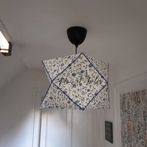 abat-jour suspension fleurs bleues Pluie et Toiles Saint Brieuc