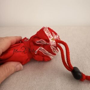 protection selle de vélo rouge et rose avec main Pluie et Toiles saint Brieuc